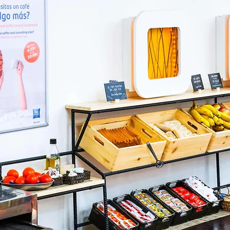 Ibis Budget Costa Brava Pensión