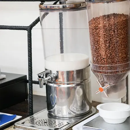 Ibis Budget Costa Brava Pensión