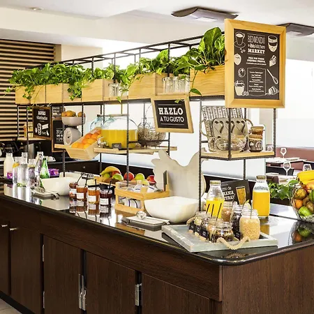 Ibis Budget Costa Brava בית הארחה